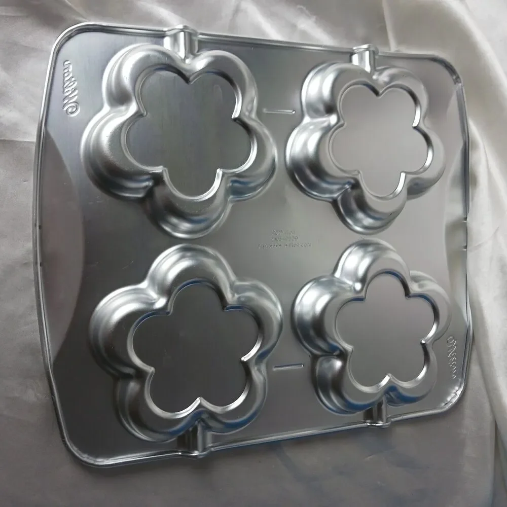 WILTON BLOSSOM COOKIE POP PAN